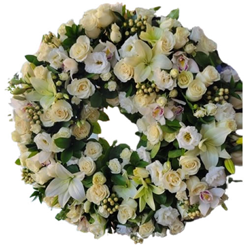 Large crown with mixed flowers with white colors